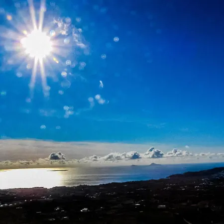 Ena Santorini *