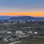 Ena Santorini *