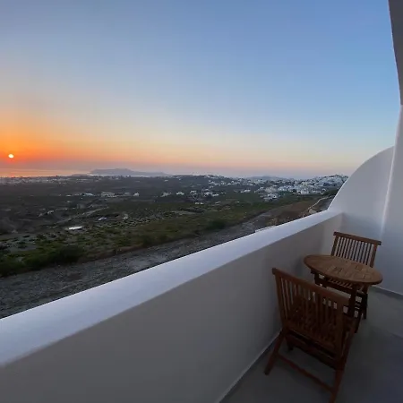 Ena Santorini Pýrgos