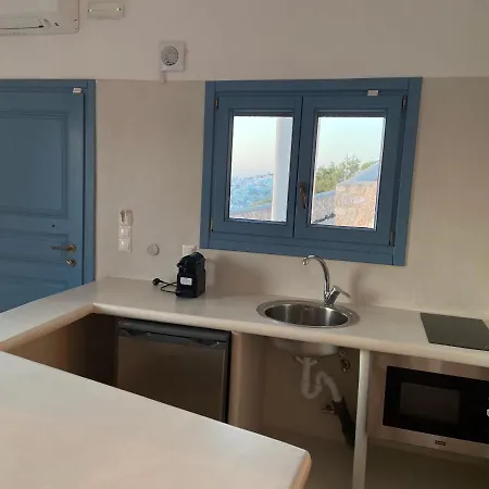 Ena Santorini *