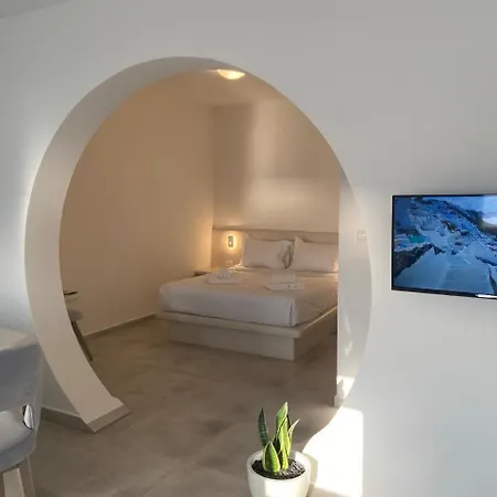 Ena Santorini