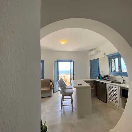 Ena Santorini Pýrgos