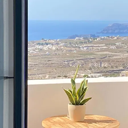 Ena Santorini Pýrgos