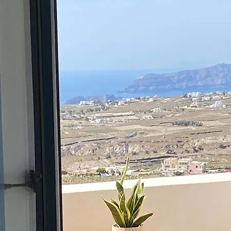 Ena Santorini
