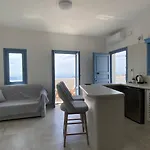 Ena Santorini