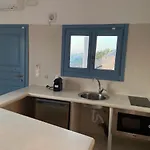 Ena Santorini *