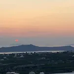 Ena Santorini Pýrgos