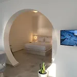 Ena Santorini