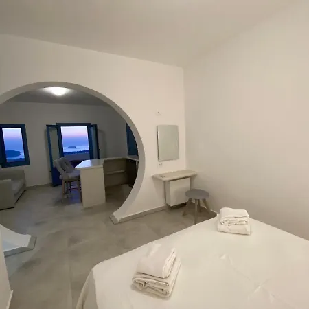 Nyaraló Ena Santorini