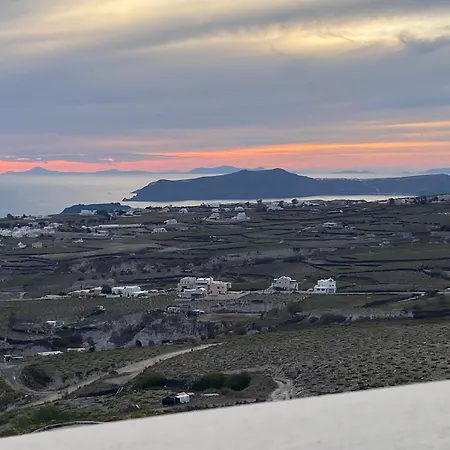 Ena Santorini بيت للعطل