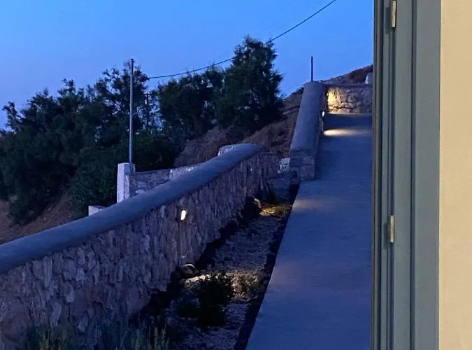 Ena Santorini Pyrgos Kallistis